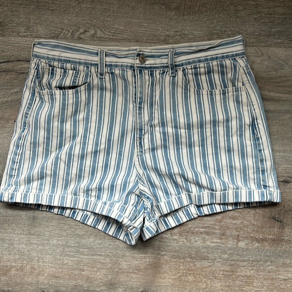 Blue Striped AE shorts  💙☀️